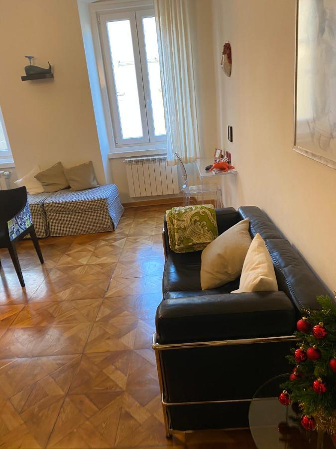Alla Scalinata Del Teatro Rossetti Parcheggio ตรีเอสเต ภายนอก รูปภาพ