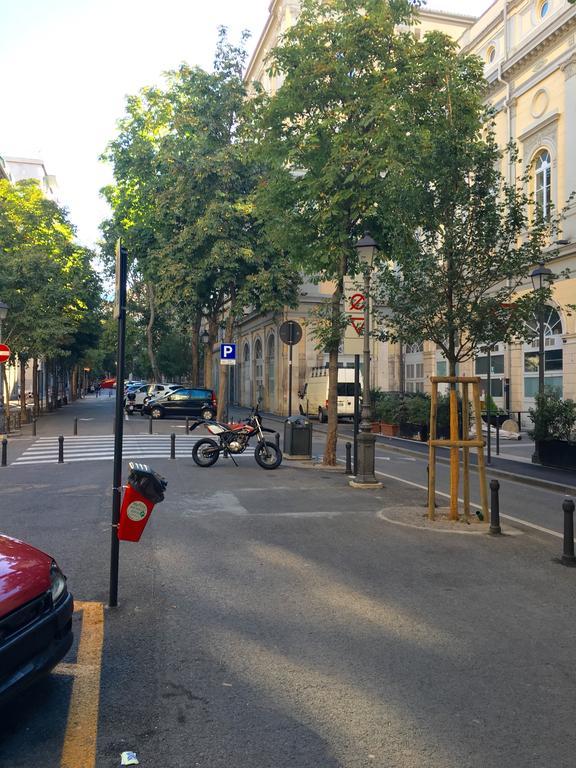 Alla Scalinata Del Teatro Rossetti Parcheggio ตรีเอสเต ภายนอก รูปภาพ