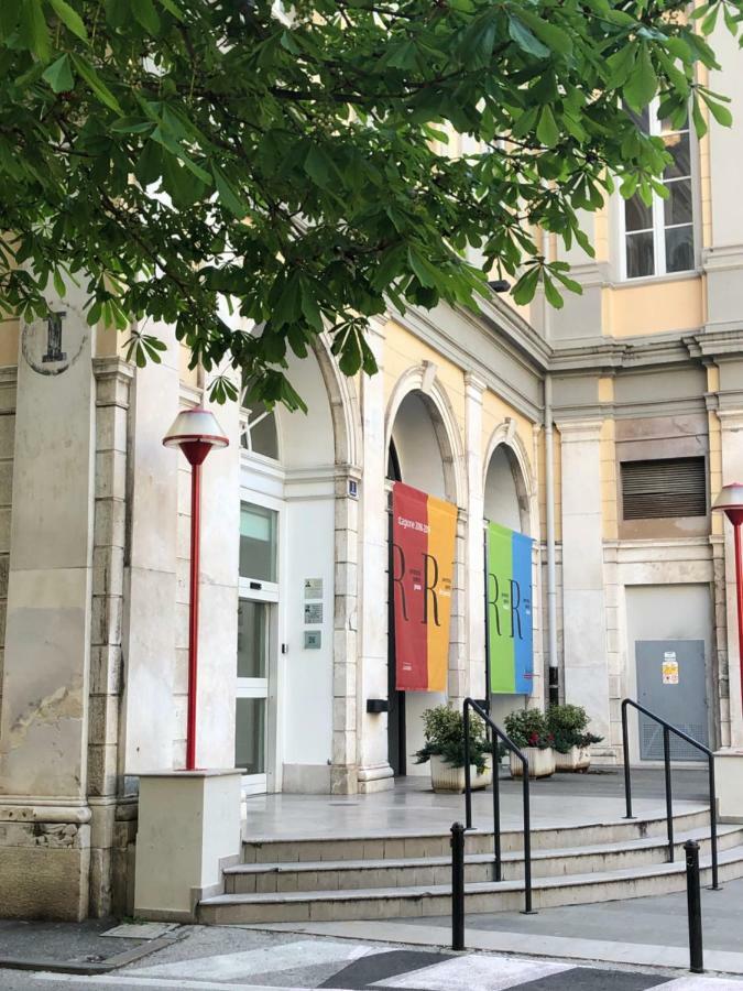 Alla Scalinata Del Teatro Rossetti Parcheggio ตรีเอสเต ภายนอก รูปภาพ
